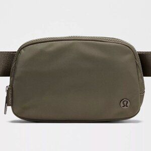 Lululemon Everywhere Belt Bag 1L - Army Green